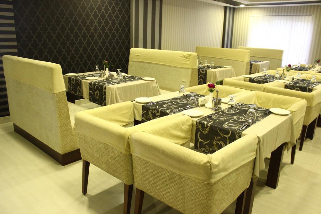 Abaam Cochin Kochi Exterior foto